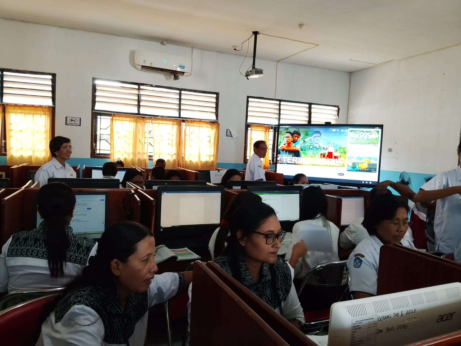 KEGIATAN PENYUSUNAN SOAL UJIAN SEKOLAH KELAS XII TAHUN AJARAN 2025/2026